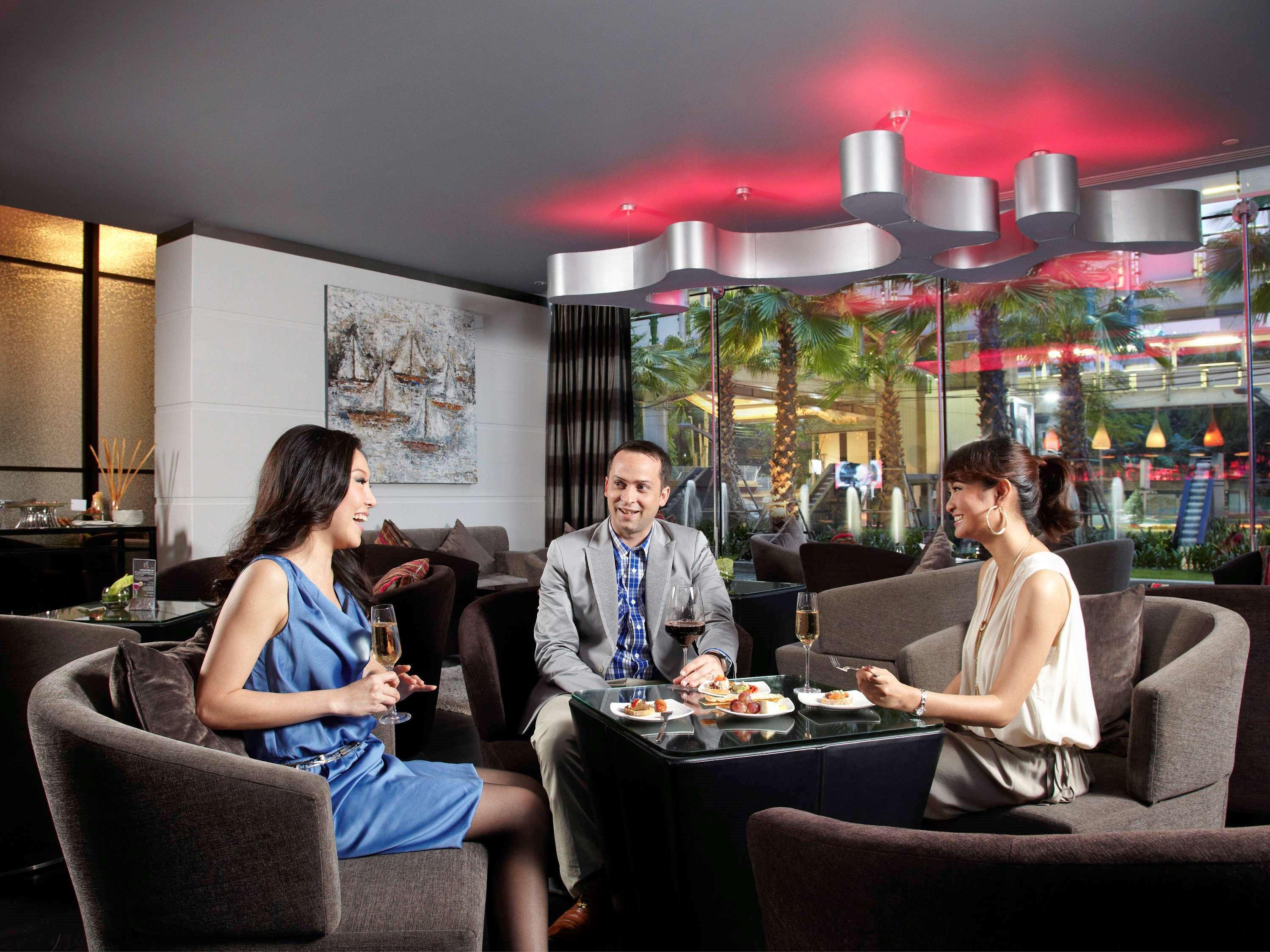 Four Points By Sheraton Bangkok Ploenchit - Formerly Novotel Bangkok Ploenchit Εξωτερικό φωτογραφία