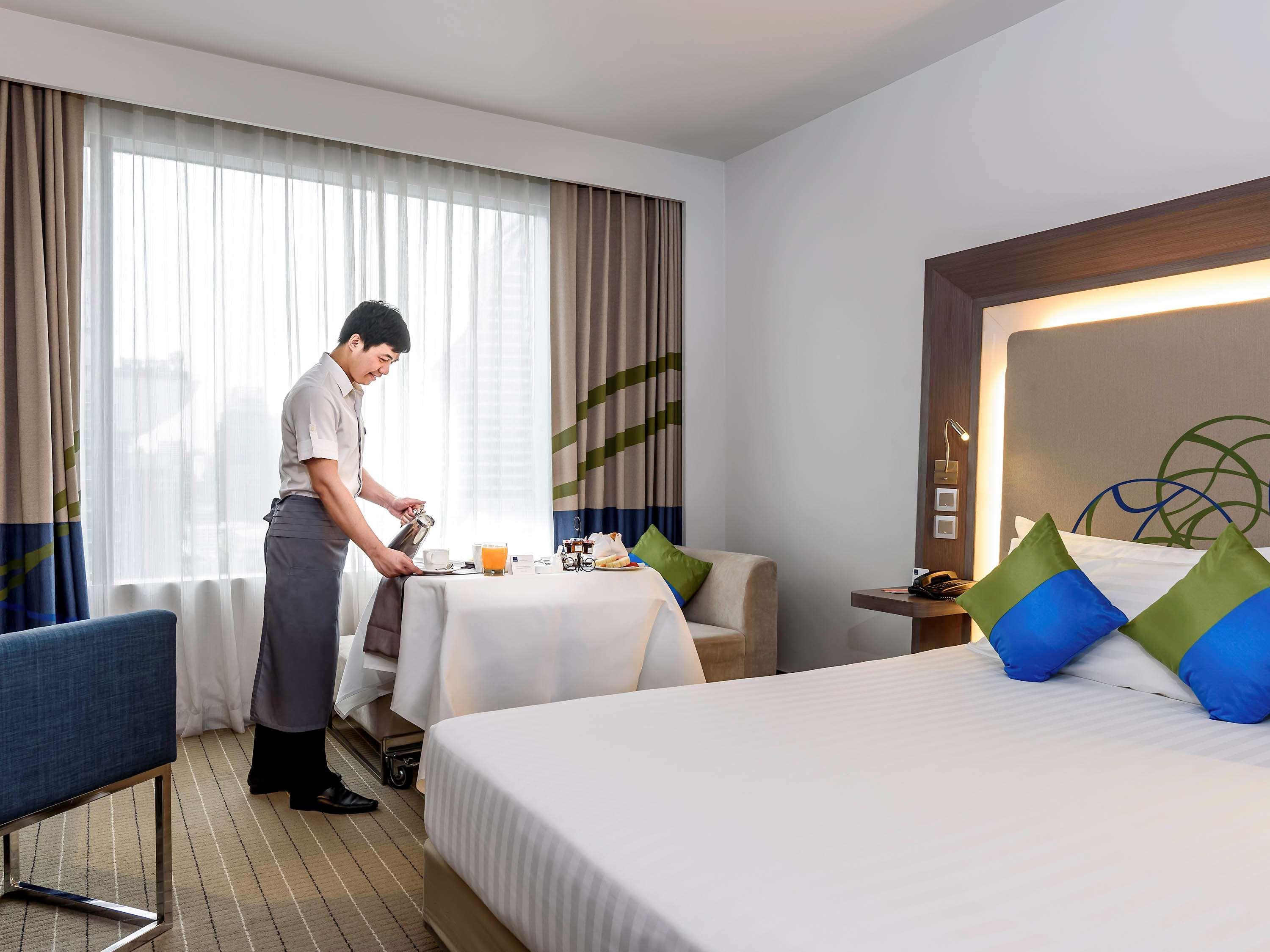 Four Points By Sheraton Bangkok Ploenchit - Formerly Novotel Bangkok Ploenchit Εξωτερικό φωτογραφία