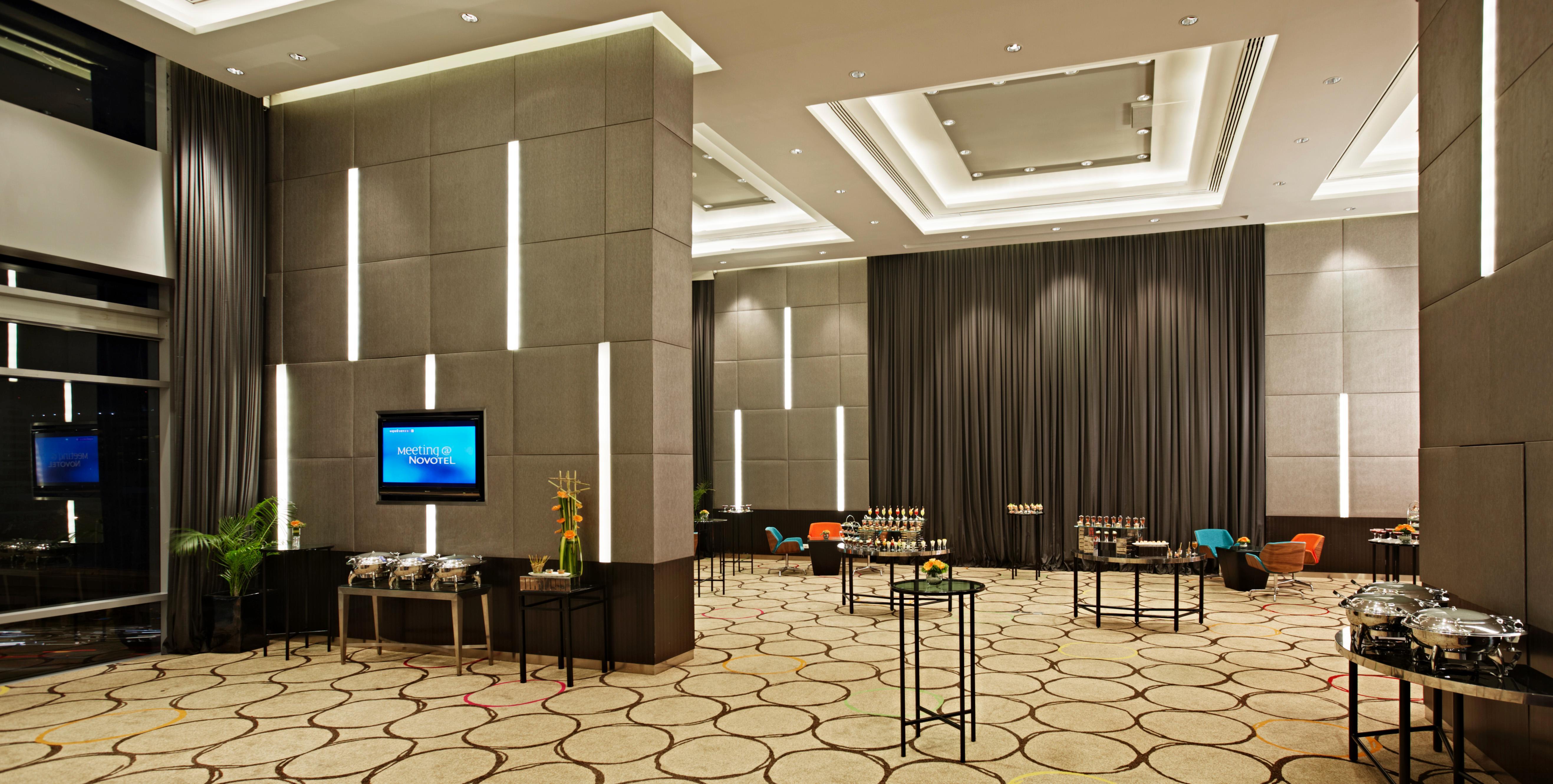 Four Points By Sheraton Bangkok Ploenchit - Formerly Novotel Bangkok Ploenchit Εξωτερικό φωτογραφία